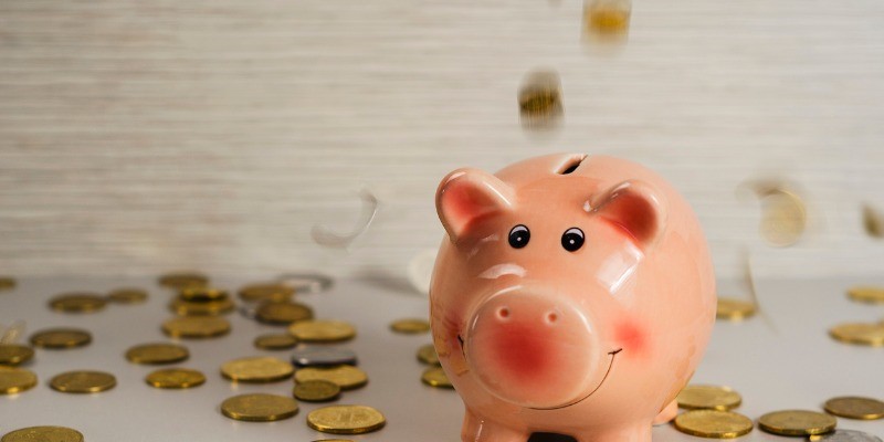 放着钱的存钱罐