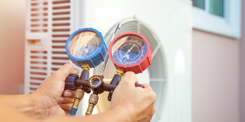 测量热泵的技术员